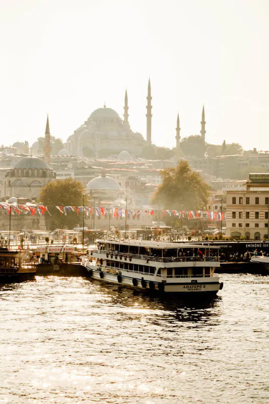 İstanbul turu: Bakıdan 5 gecə